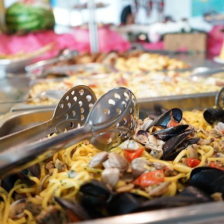 Hotel Morfeo - Young People Hotels (Adults Only) Rimini Bagian luar foto
