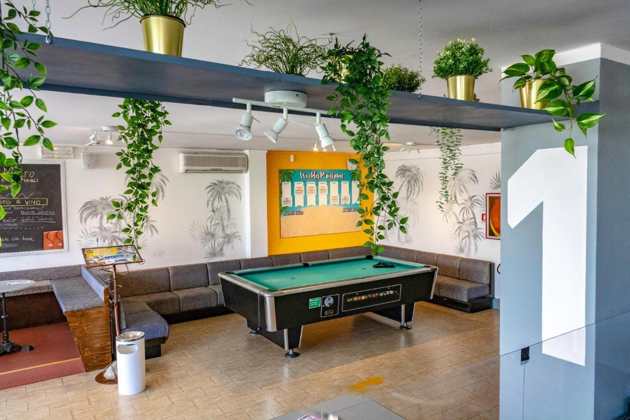 Hotel Morfeo - Young People Hotels (Adults Only) Rimini Bagian luar foto