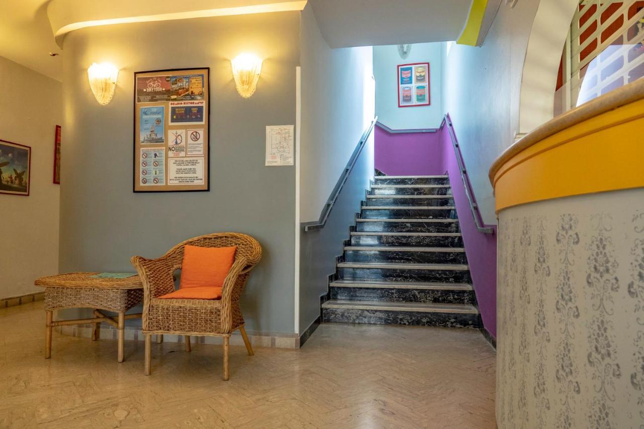 Hotel Morfeo - Young People Hotels (Adults Only) Rimini Bagian luar foto