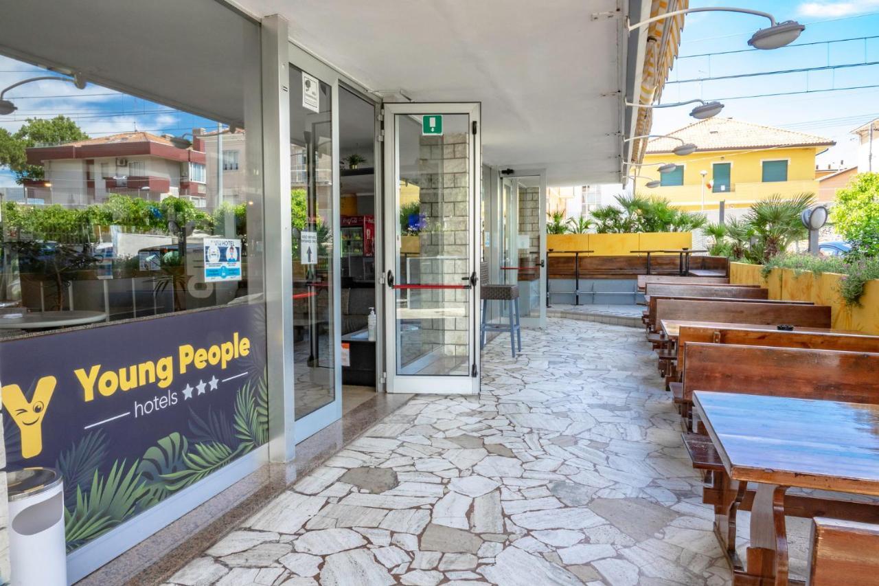 Hotel Morfeo - Young People Hotels (Adults Only) Rimini Bagian luar foto