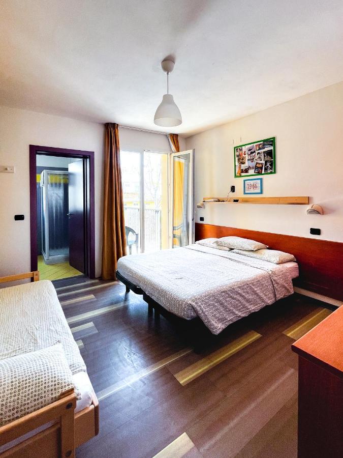 Hotel Morfeo - Young People Hotels (Adults Only) Rimini Bagian luar foto