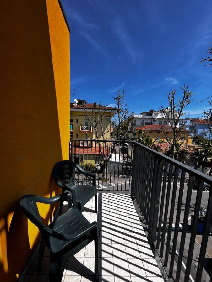 Hotel Morfeo - Young People Hotels (Adults Only) Rimini Bagian luar foto