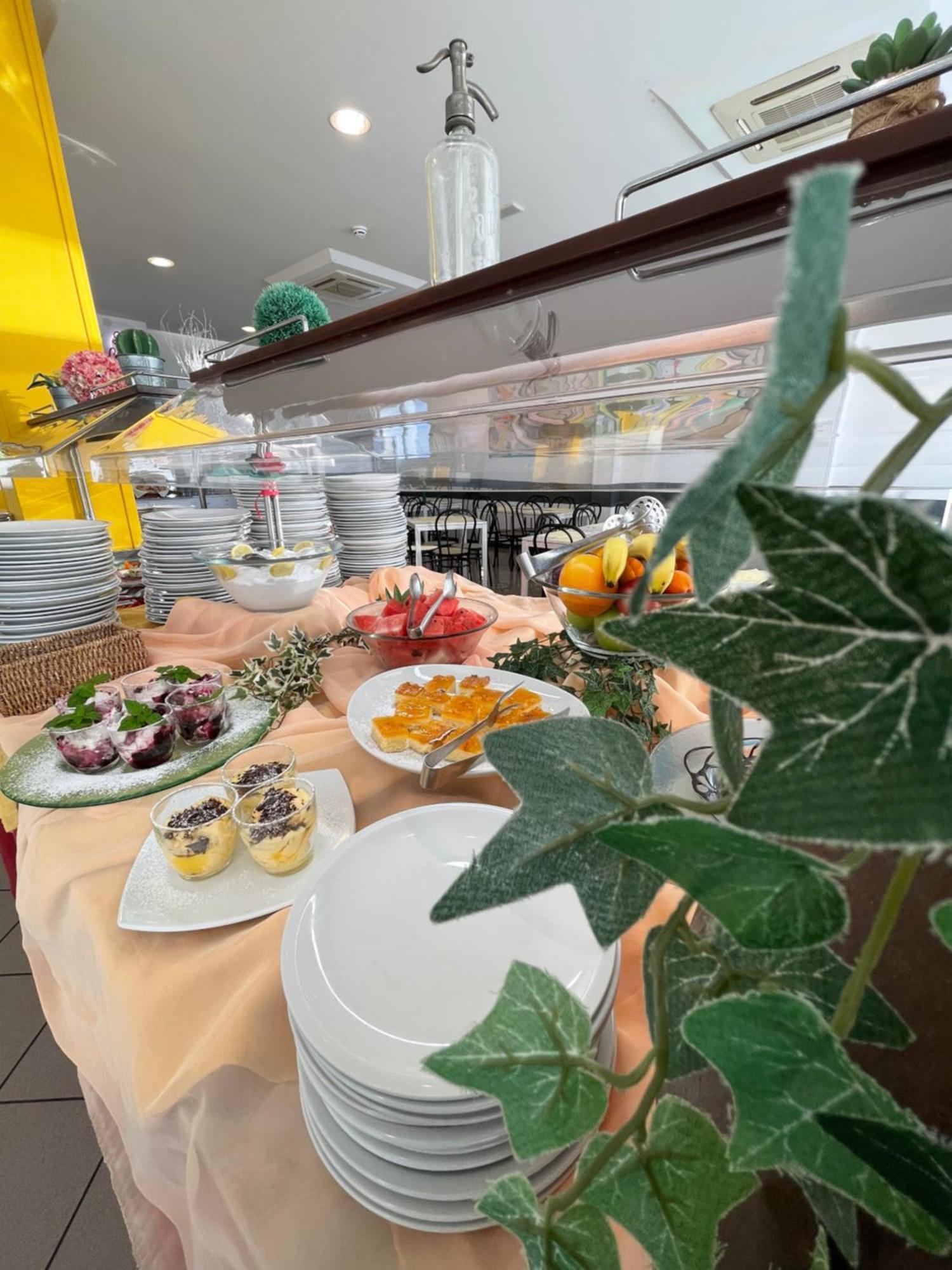 Hotel Morfeo - Young People Hotels (Adults Only) Rimini Bagian luar foto