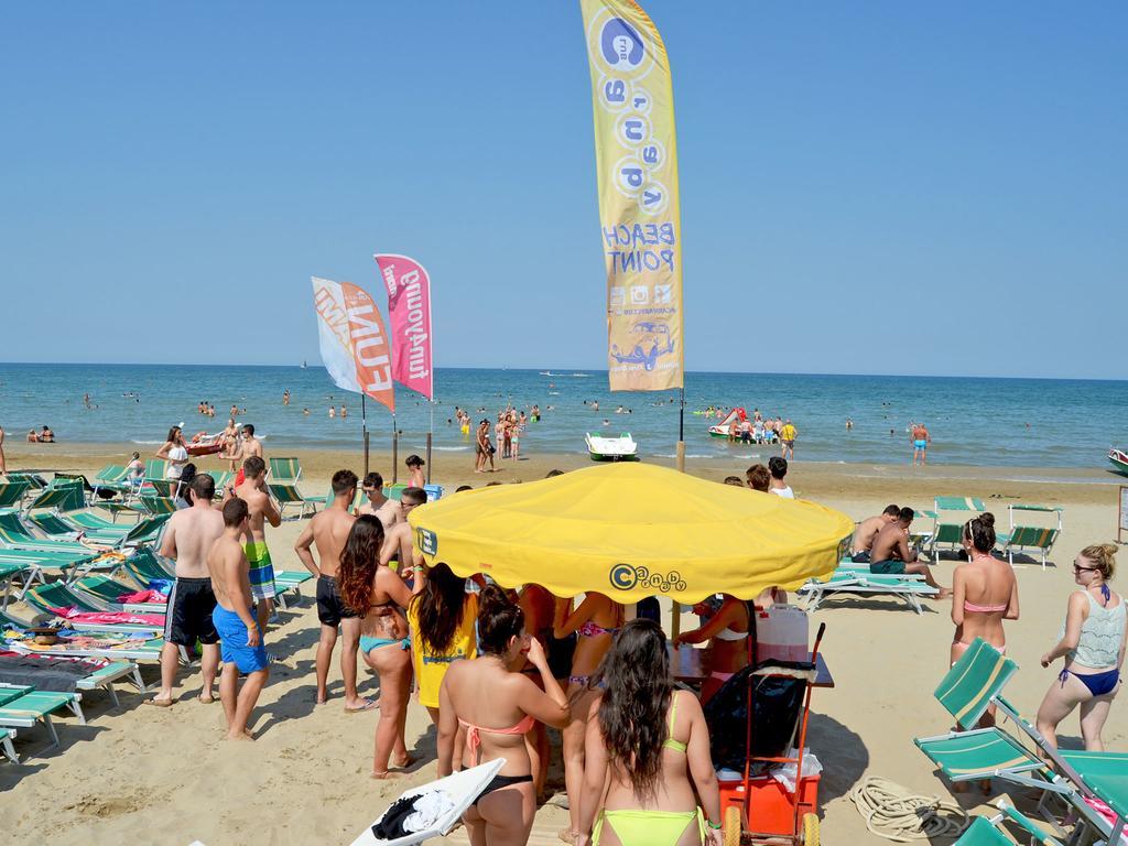 Hotel Morfeo - Young People Hotels (Adults Only) Rimini Bagian luar foto