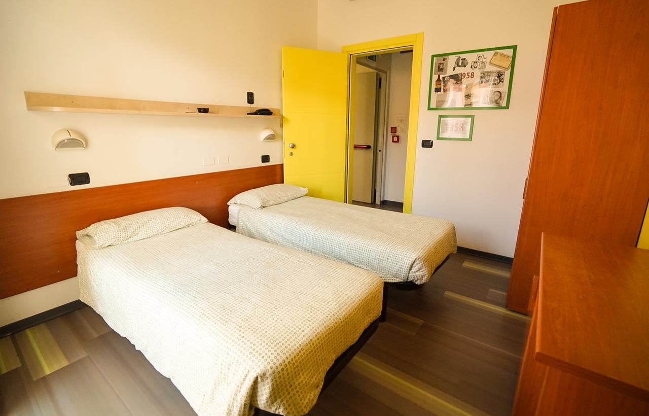 Hotel Morfeo - Young People Hotels (Adults Only) Rimini Bagian luar foto