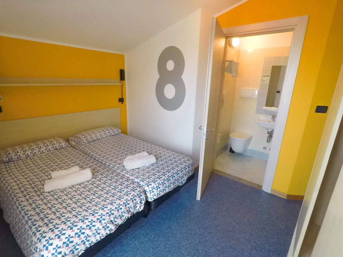 Hotel Morfeo - Young People Hotels (Adults Only) Rimini Bagian luar foto